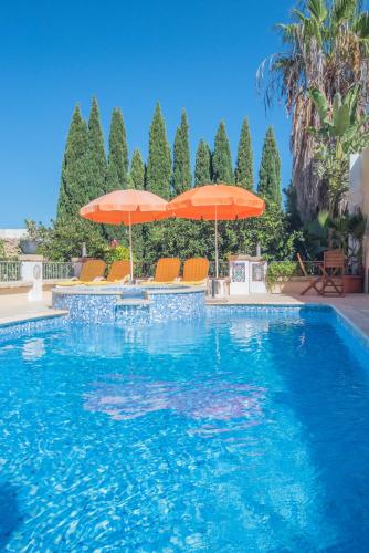 Πισίνα στο ή κοντά στο Central villa flatlet with pool - free parking and WiFi