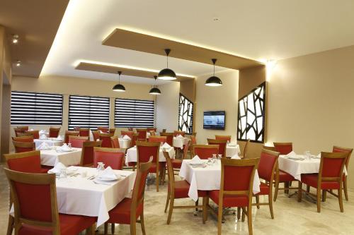 Μια τηλεόραση ή/και κέντρο ψυχαγωγίας στο Fayton Hotel