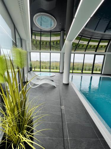 Bazén v ubytovaní Sunset207 Apartament Premium - Westin House Resort w Kołobrzegu alebo v jeho blízkosti