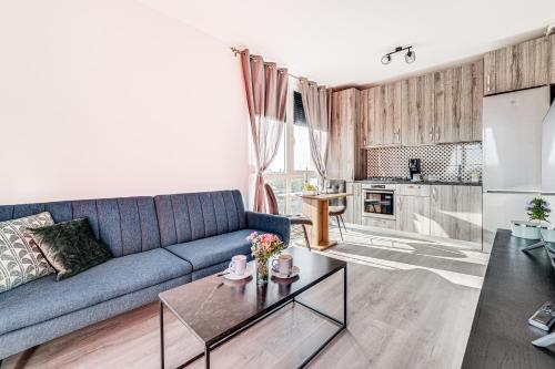 Kuchyň nebo kuchyňský kout v ubytování ARI Brownie Apartment - Luxurious Stay