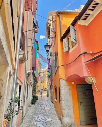 an alley in an old town in italy at Hotel Casa Garzotto in Rovinj