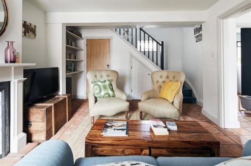 Ruang duduk di Parva House (Holt)