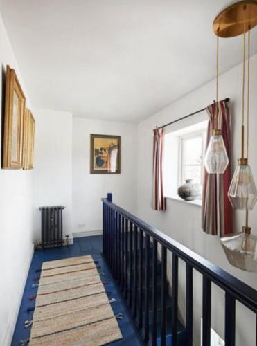Ruang duduk di Parva House (Holt)