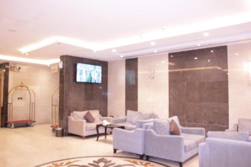 a living room with couches and a flat screen tv at التميز الراقي - السليمانية in Jeddah