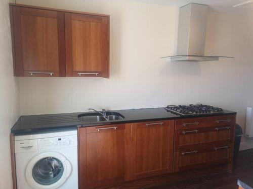 Gallery image of Spacious and warm 2 bedroom apartment sleeps up to 5 in Athy