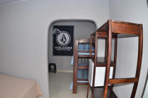 a room with two wooden chairs and a window at Suítes good trip itacare in Itacaré