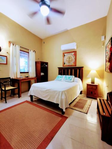 Casa Quetzal Hotelにあるベッド