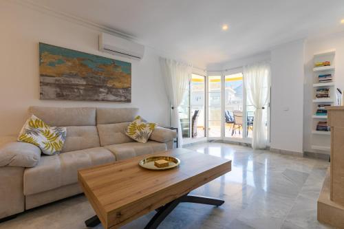 Great views, large terrace & walking distance