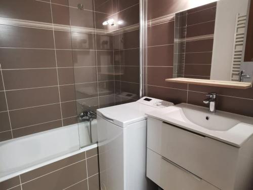 a bathroom with a sink and a toilet and a tub at Studio Les Gets, 1 pièce, 4 personnes - FR-1-598-34 in Les Gets