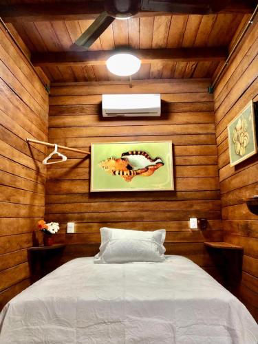 Una cama o camas en una habitación de Cabañas El Refugio Holbox