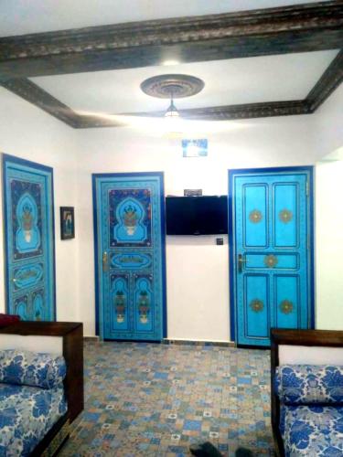 a room with two blue doors in a room at Dar Achraf in Chefchaouene