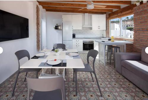 Kuchyň nebo kuchyňský kout v ubytování APARTAMENTOS LOLITALOLA HOLIDAYS