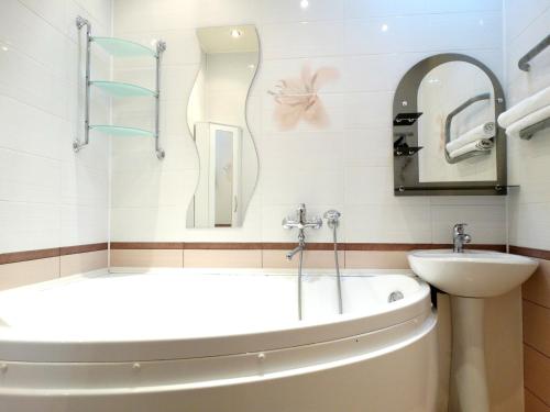 Ett badrum på Inndays Apartments Kaluzhskoe Shosse