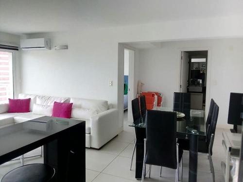 a living room with a couch and a table and chairs at Lux Tower. Departamento 3 ambientes. Pleno centro in Punta del Este