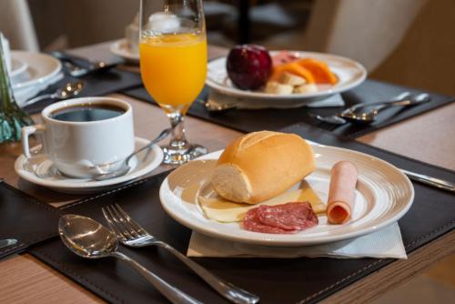 Makanan di atau berdekatan hotel