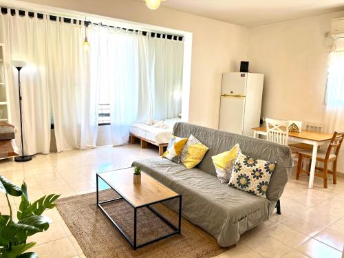 a living room with a couch and a table at Shantell City Center Apartment in Netanya