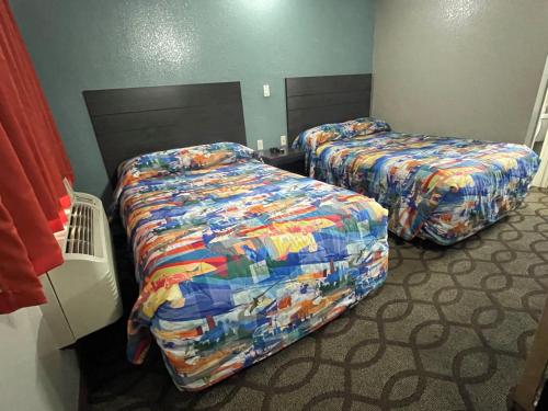 a room with two beds in a room with at Super 7 Inn in Memphis