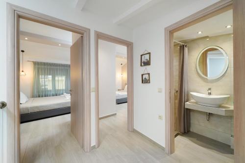 a bathroom with a sink and a mirror at Villa Oresti in Panagia