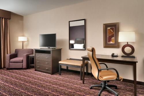 a hotel room with a desk and a chair at Holiday Inn Express Hotel & Suites Billings by IHG in Billings