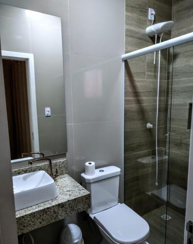 a bathroom with a toilet and a sink and a shower at Hotel Pousada Friedenau in Hulha Negra