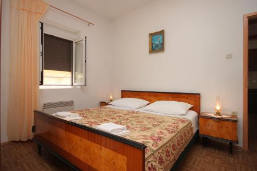 Postel nebo postele na pokoji v ubytování Apartments by the sea Veli Rat, Dugi otok - 437