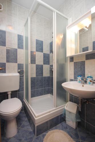 a bathroom with a shower and a toilet and a sink at Apartments and rooms by the sea Cove Soline, Dugi otok - 448 in Veli Rat