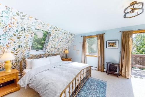 a bedroom with a bed with floral wallpaper at Pittsfield Paradise in Pittsfield