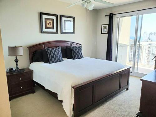 a bedroom with a large bed and a large window at Beautiful beach home for a perfect vacation in Destin