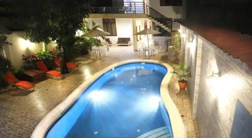 an overhead view of a swimming pool in a building at Hotel Jose Antonios Inn in Puerto Maldonado