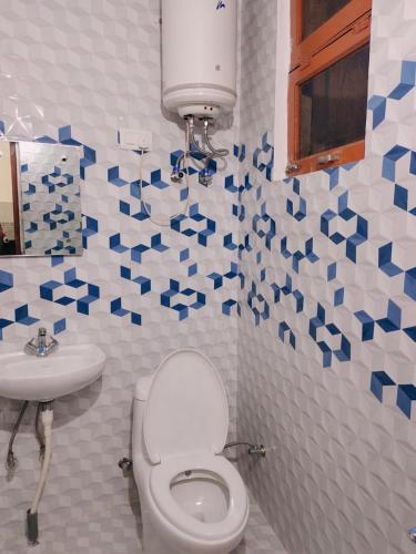 A bathroom at Vidya Guest House