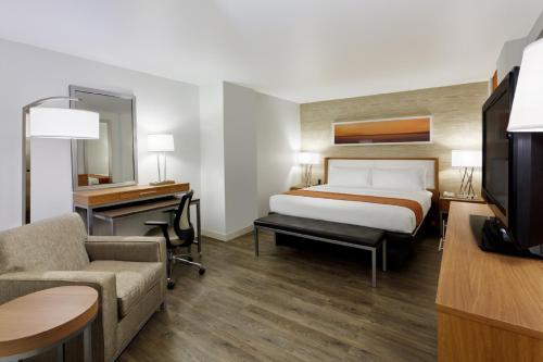 a hotel room with a bed and a desk at Holiday Inn San Antonio-Riverwalk by IHG in San Antonio