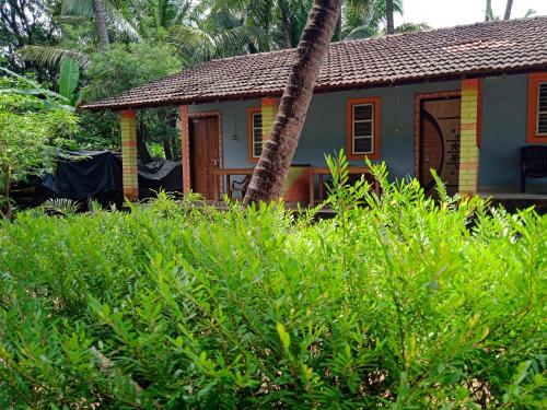 Zahrada ubytování GUNDAPPA cafe GOKARNA KUDLE beach
