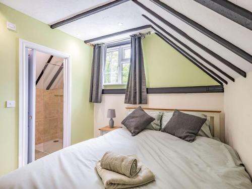 Ένα ή περισσότερα κρεβάτια σε δωμάτιο στο Owl Cottage
