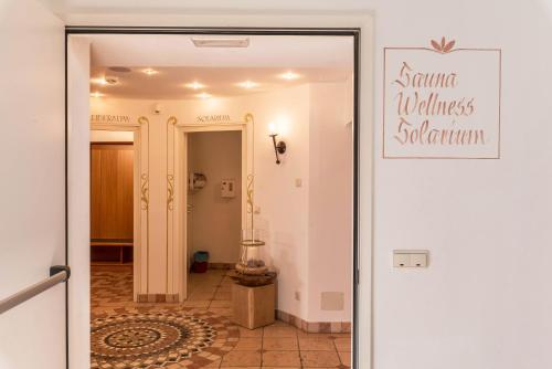 a hallway with a door leading to a room at Residence Diana Apartment 302 in Terento