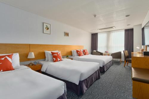 Кровать или кровати в номере Hotel Atrium Jongno