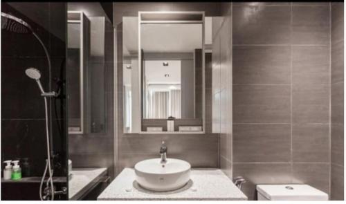 Kamar mandi di EXPRESSIONZ by GSuites