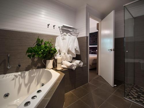 Spa Villas on Main – Photos 3