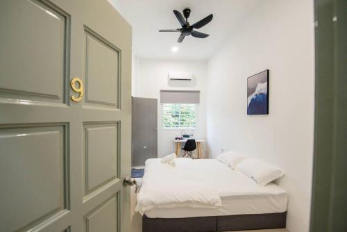 a bedroom with a bed and a ceiling fan at De Luma Alma 9 bedroom with 8 bathroom in Bukit Mertajam