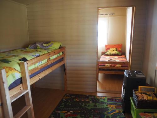 Una cama o camas cuchetas en una habitación  de Pure Nature Familodge