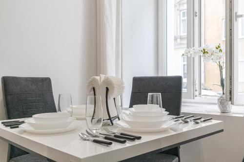 Central 2BR Apartment Bright & Spacious
