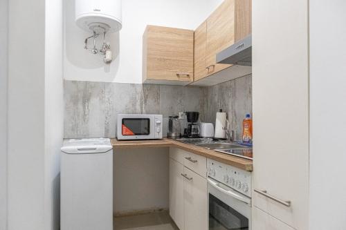 Central 2BR Apartment Bright & Spacious