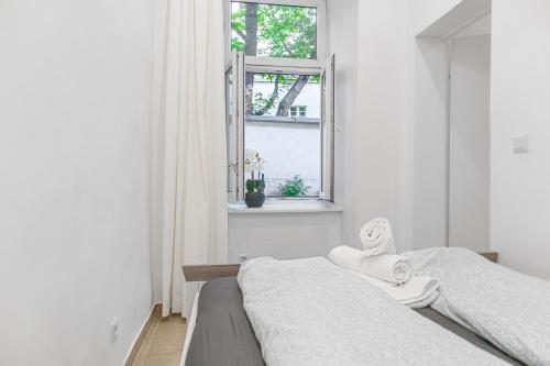 Central 2BR Apartment Bright & Spacious