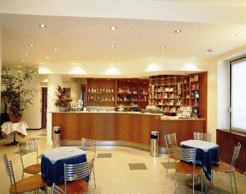 Lounge nebo bar v ubytování Hotel La Cascata