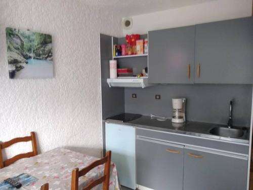 Photo de la galerie de l'établissement Studio T1 bis avec terrasse, parking et local à skis - 2 Chemin du Lisey, Cauterets - FR-1-234-272, à Cauterets