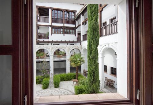 Κήπος έξω από το Smart Suites Albaicin