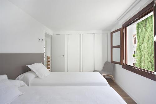 Ένα ή περισσότερα κρεβάτια σε δωμάτιο στο Smart Suites Albaicin