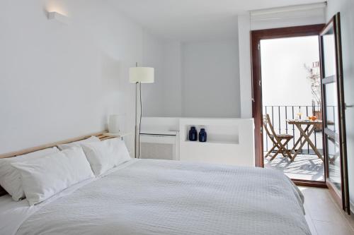 Ένα ή περισσότερα κρεβάτια σε δωμάτιο στο Smart Suites Albaicin