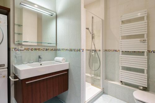 Central Majestic Apartment Near Skiing - Happy Rentals