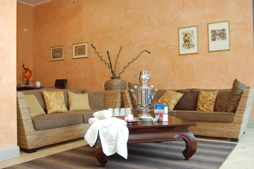 a living room with a couch and a coffee table at Relais La Colombara Spa & Wellness in Travo