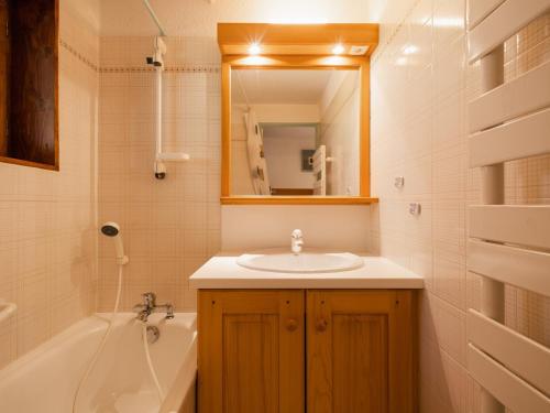 Ванна кімната в Appartement La Clusaz, 2 pièces, 6 personnes - FR-1-304-39